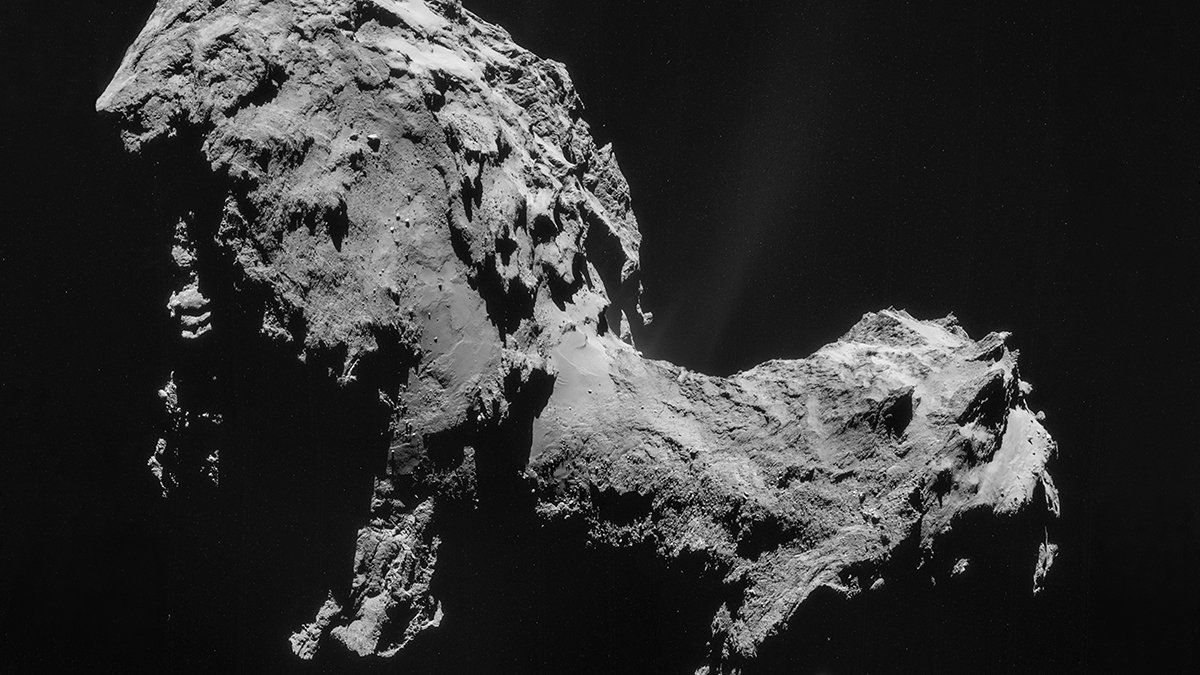 Así es el cometa. Fotografía en escala de grises del cometa 67P/Churyumov–Gerasimenko tomada por la nave espacial Rosetta.
