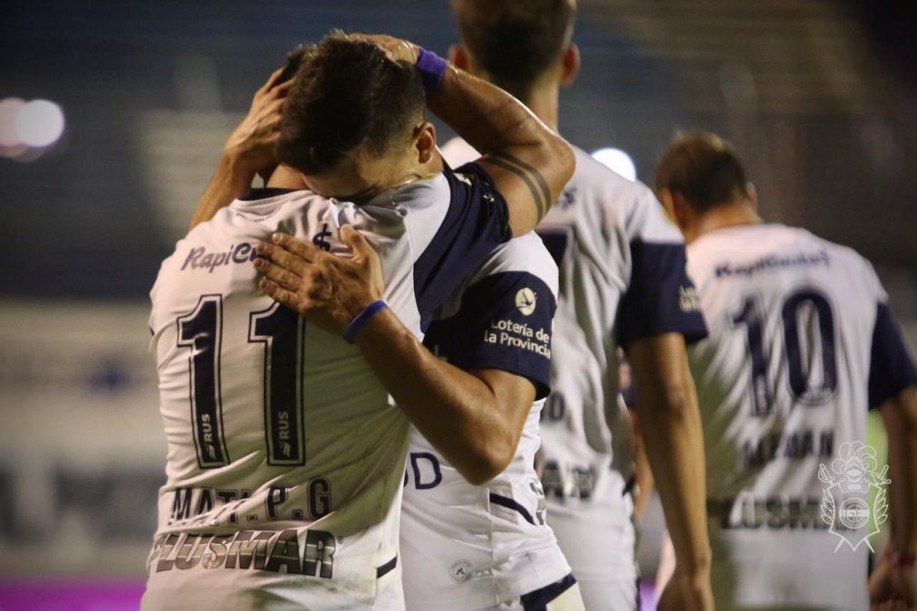 El Lobo venció por 2 a 1 a Newells y sigue con chances de clasificación.