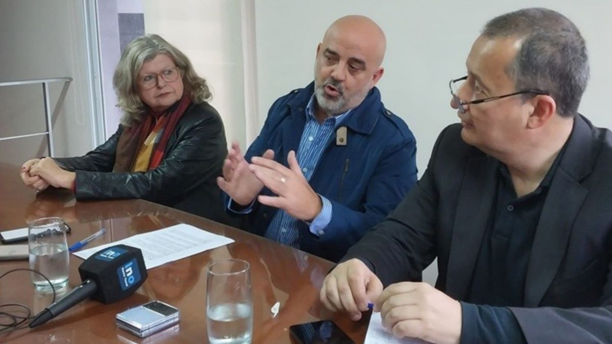 El FAS también inscribió sus políticas de alianzas de cara a los comicios. El FAS también inscribió sus políticas de alianzas de cara a los comicios.
