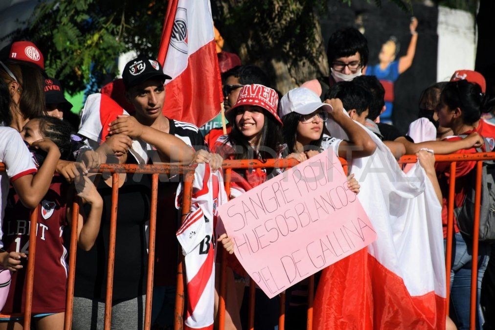 La hinchada de River ya llegó a Santiago del Estero: las fotos.