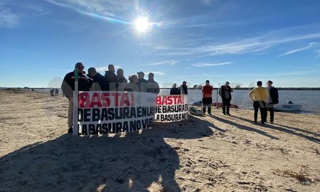 Este domingo, en la ciudad de Monte Vera se lleva a cabo una jornada de concientización ecológica, organizada por un grupo de pescadores autoconvocados, vecinos y comerciantes de la zona. Este domingo, en la ciudad de Monte Vera se lleva a cabo una jornada de concientización ecológica, organizada por un grupo de pescadores autoconvocados, vecinos y comerciantes de la zona.