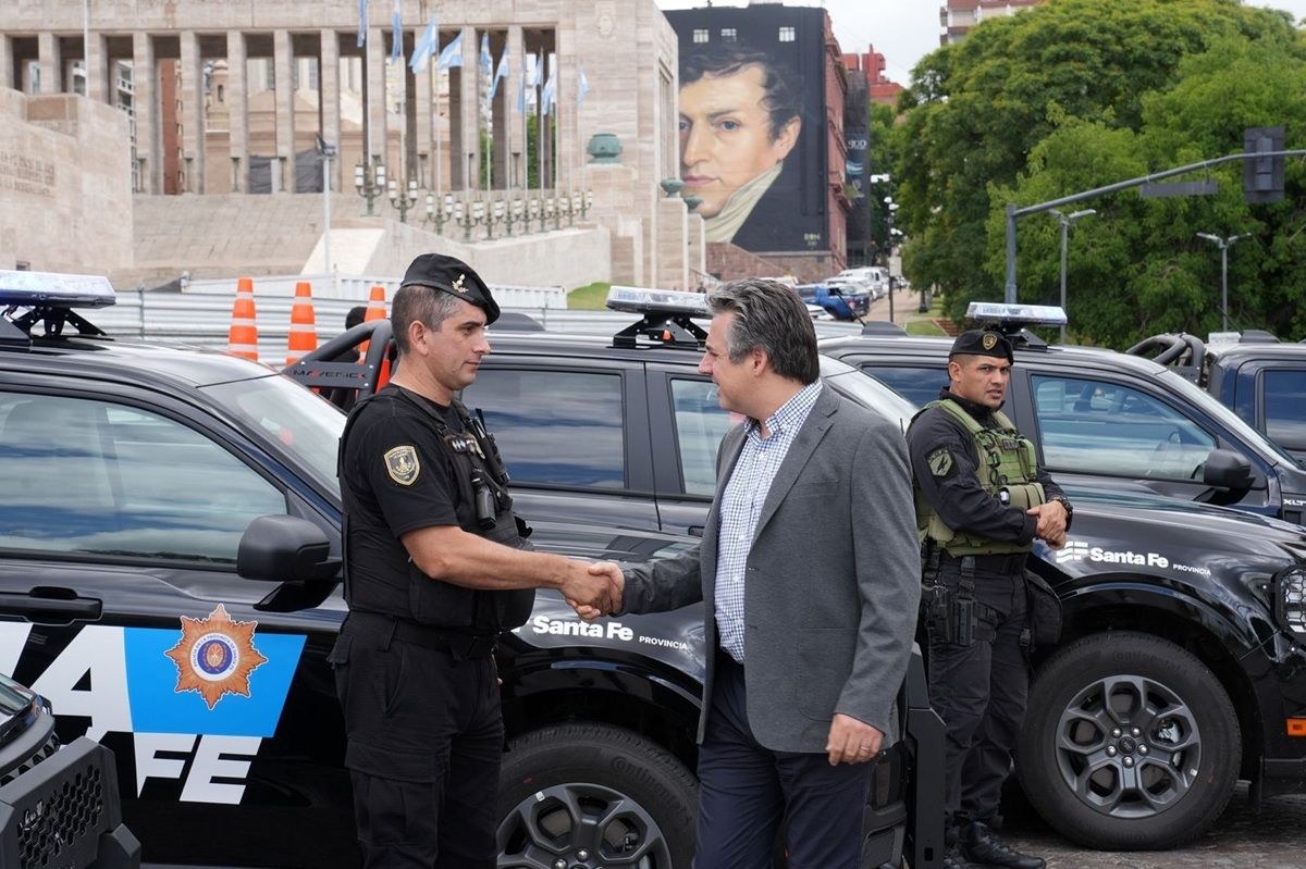 Los vehículos policiales requirieron una inversión del Gobierno Provincial superior a los $4.500 millones y están equipados para el patrullaje. Los vehículos policiales requirieron una inversión del Gobierno Provincial superior a los $4.500 millones y están equipados para el patrullaje.