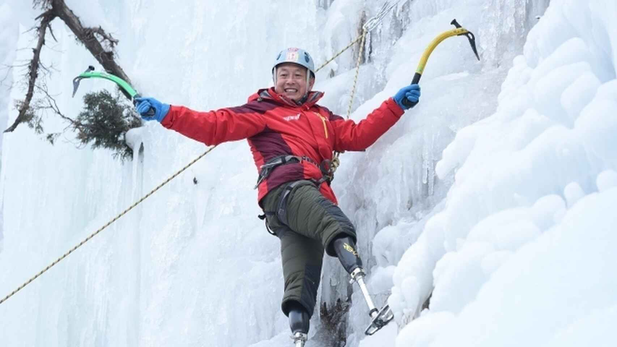 Primer montañista sin piernas en hacer cumbre en el Everest