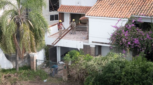 Comenzaron a derribar la vivienda lindera al puente Carretero. La obra marca un paso clave para avanzar con el nuevo enlace vial.