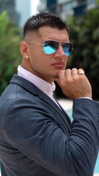 Mariano Rosales tiene 36 años y pasó de ser vendedor de zapatos a estratega en marketing y negocios. Foto: @marianorosales.