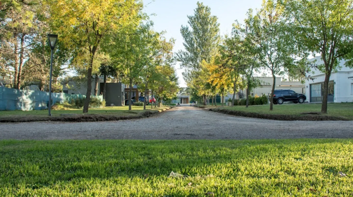 El hombre tenía 53 años y falleció tras recibir una descarga eléctrica mientras lavaba su auto.