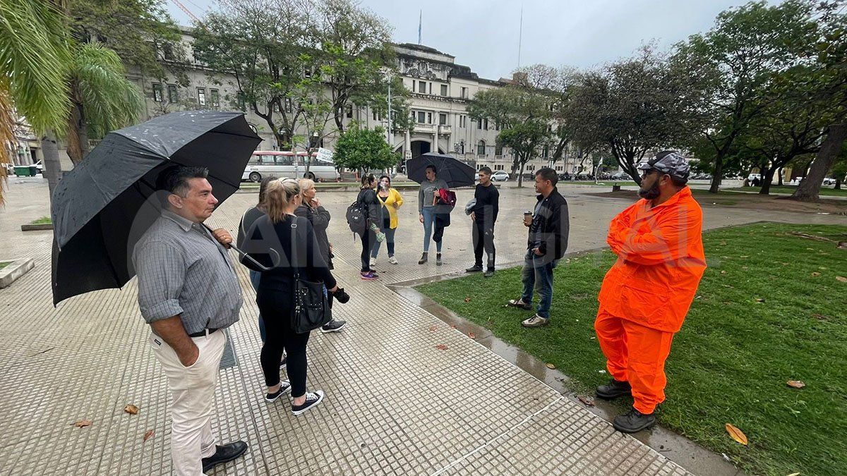 Para la mujer, el caso del policía de Rosario “es el fiel reflejo de lo que pasa. No se entregó, como muchos dicen, fue a cumplir con su deber". Para la mujer, el caso del policía de Rosario “es el fiel reflejo de lo que pasa. No se entregó, como muchos dicen, fue a cumplir con su deber".