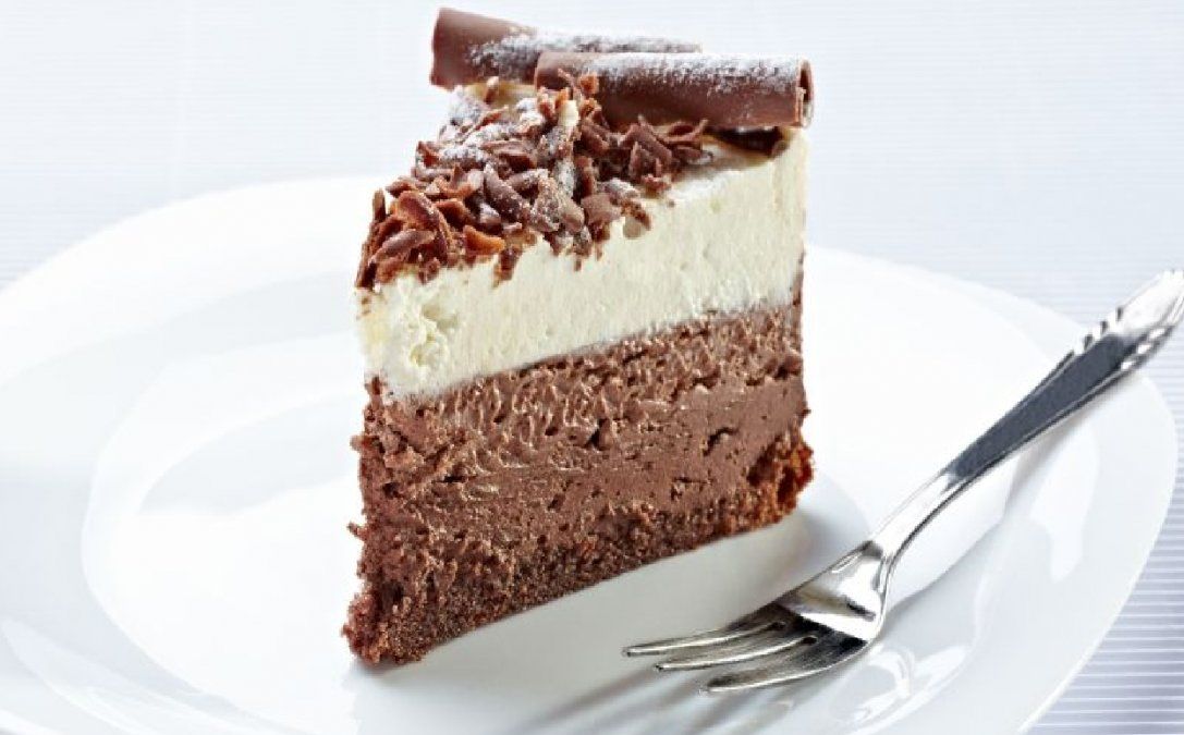 Cómo hacer un pastel de 4 chocolates