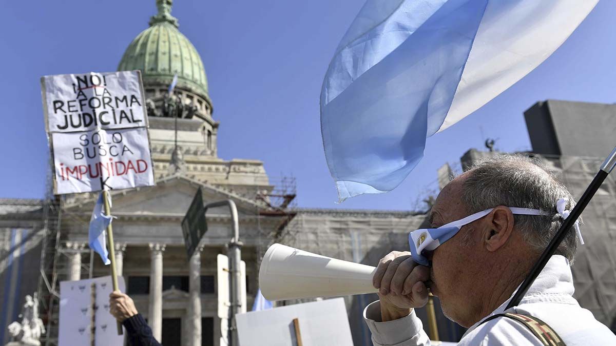 Mientras el Senado se preparaba para la sesión especial