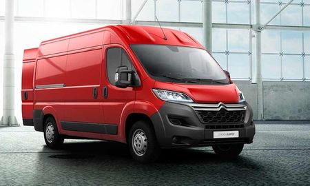 Con versiones desde $65 millones, la Citroën Jumper ofrece espacio, potencia y diseño funcional para tareas exigentes en ciudad o ruta. Con versiones desde $65 millones, la Citroën Jumper ofrece espacio, potencia y diseño funcional para tareas exigentes en ciudad o ruta.