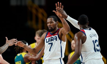 Estados Unidos derrotó 97 a 78 a Australia y jugará por la medalla de oro en los Juegos Olímpicos de Tokio. Estados Unidos derrotó 97 a 78 a Australia y jugará por la medalla de oro en los Juegos Olímpicos de Tokio.