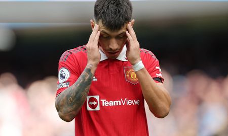 El Manchester United encara un proceso de renovación que puede afectar a Lisandro Martínez y Alejandro Garnacho. El Manchester United encara un proceso de renovación que puede afectar a Lisandro Martínez y Alejandro Garnacho.