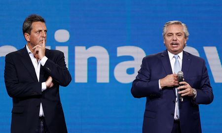 El presidente de la Nación, Alberto Fernández, se encuentra reunido este miércoles por la tarde con el ministro de Economía, Sergio Massa, en Casa Rosada. El presidente de la Nación, Alberto Fernández, se encuentra reunido este miércoles por la tarde con el ministro de Economía, Sergio Massa, en Casa Rosada.
