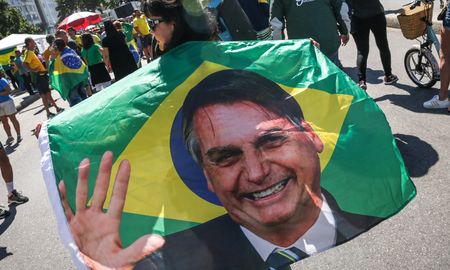 El presidente de Brasil, Jair Bolsonaro, lanzó este martes una severa y velada advertencia a la Corte Suprema de Justicia. El presidente de Brasil, Jair Bolsonaro, lanzó este martes una severa y velada advertencia a la Corte Suprema de Justicia.