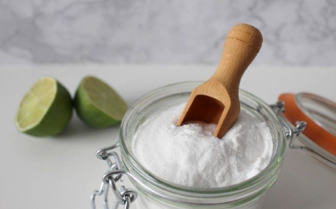 Bicarbonato: rejuvenece y suaviza tus manos con este truco casero