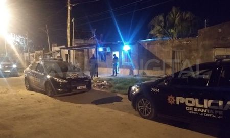 Cerca de las 3de la madrugada, distintas unidades policiales arribaron al domicilio. Cerca de las 3de la madrugada, distintas unidades policiales arribaron al domicilio.