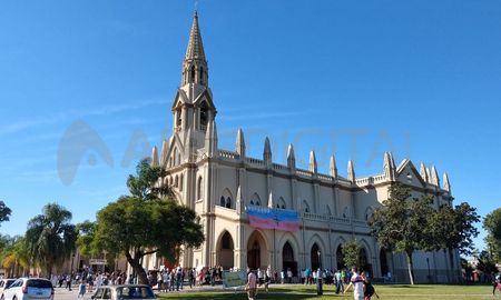 Miles de santafesinos celebraron a la Virgen de Guadalupe, con protocolos y devoción. Miles de santafesinos celebraron a la Virgen de Guadalupe, con protocolos y devoción.