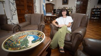 A dos meses de haber asumido como la primera rectora mujer en la historia de la Universidad Nacional del Litoral (UNL), Laura Tarabella trazó un diagnóstico crítico sobre la situación que atraviesa el sistema de educación superior y científico en Argentina.
