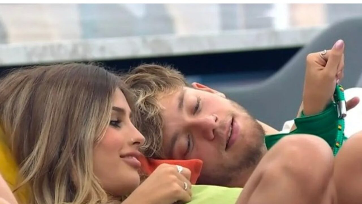 Julieta Poggio y Nacho Castañares publicaron una foto blanqueando su romance