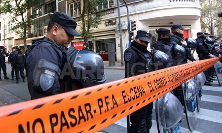 Alberto Fernández llegó al departamento de Cristina Kirchner tras el atentado Alberto Fernández llegó al departamento de Cristina Kirchner tras el atentado