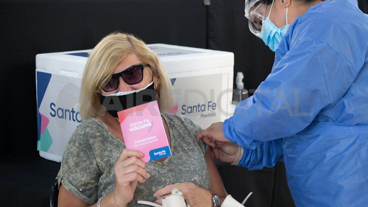 La Confederación de Trabajadores de la Educación resalta que “es imprescindible, entonces, garantizar la preservación de la salud de las y los docentes y estudiantes para que la escuela siga cumpliendo con esta tarea fundamental en la lucha contra la pandemia”.