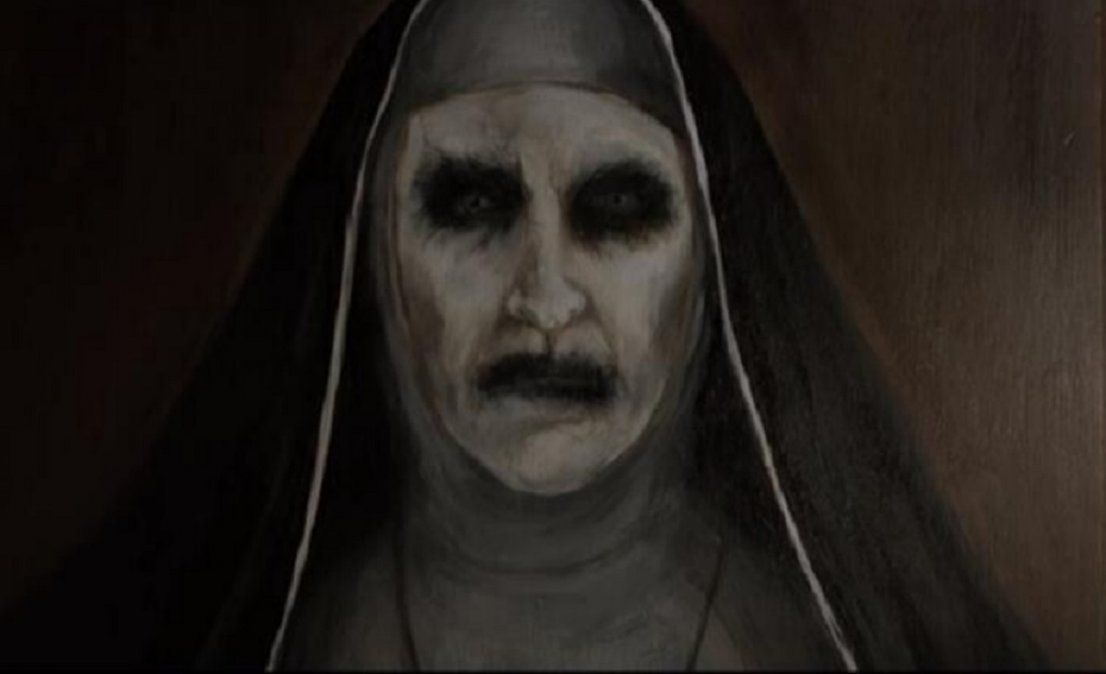El director de La Monja reveló que vio fantasmas en el set y aterrorizó a todos con su relato.