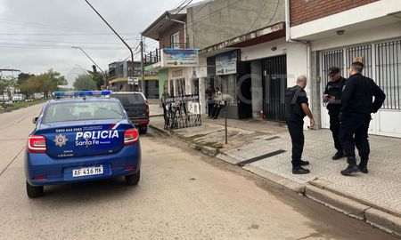 La Policía de Investigaciones trabaja en la vivienda donde se produjo el asalto La Policía de Investigaciones trabaja en la vivienda donde se produjo el asalto