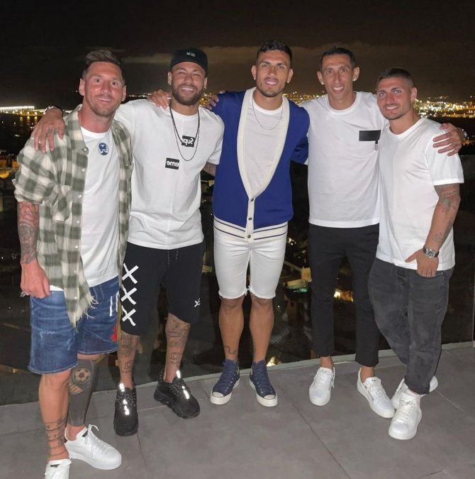Lionel Messi pasó parte de sus vacaciones con jugadores y amigos del Paris Saint-Germain, como Neymar, Leandro Paredes, Ángel Di María y Marco Verratti.
