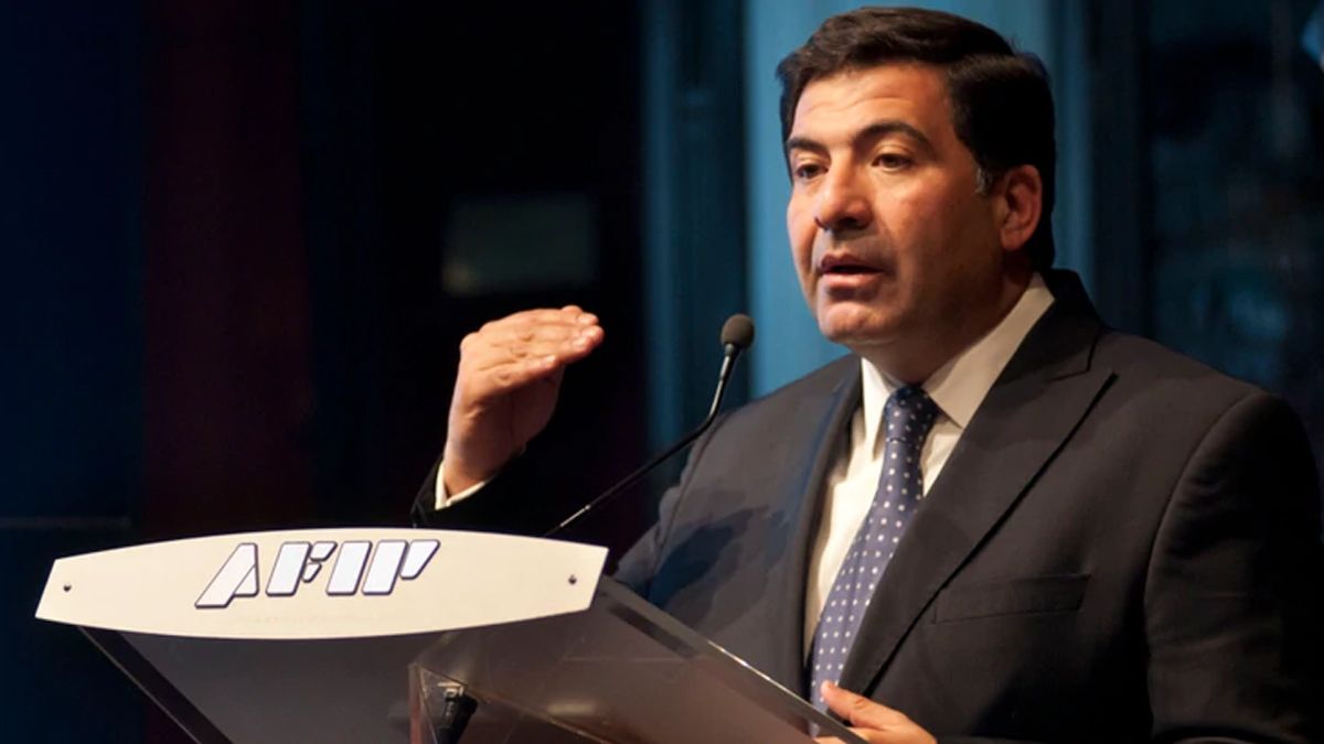 Echegaray comenzó a ser juzgado por el supuesto contrabando de un Mercedes Benz