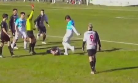 Violencia en el fútbol de Santa Fe: brutal patada en un partido de la Liga Deportiva del Sur. Violencia en el fútbol de Santa Fe: brutal patada en un partido de la Liga Deportiva del Sur.