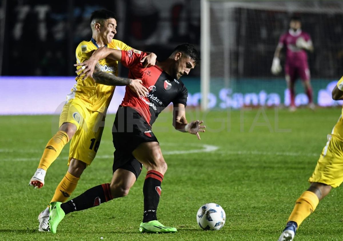 Santiago Pierotti, en el partido entre Colón y Rosario Central. Santiago Pierotti, en el partido entre Colón y Rosario Central.