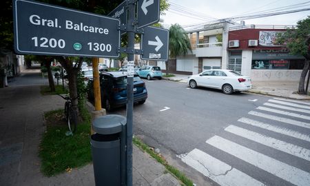Los vecinos de Candioti Sur se oponen al nuevo estacionamiento social que impulsa la Municipalidad. Los vecinos de Candioti Sur se oponen al nuevo estacionamiento social que impulsa la Municipalidad.