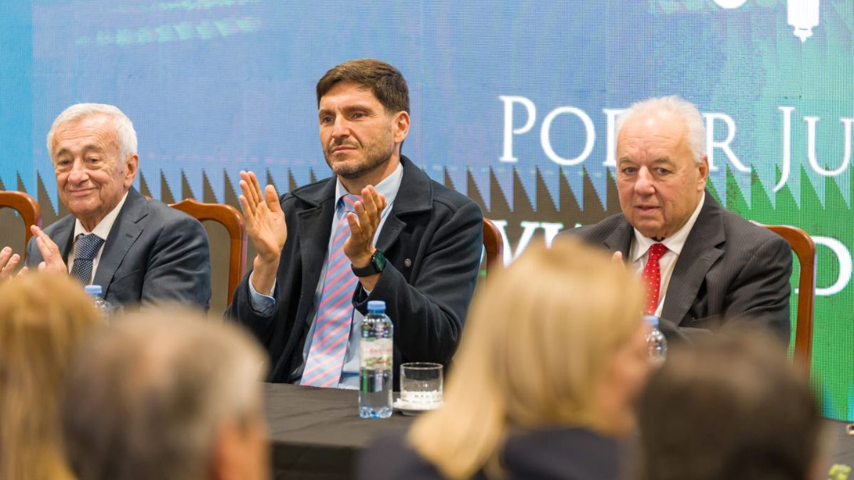 Durante ese acto, el gobernador Maximiliano Pullaro dedicó buena parte de su discurso a la importancia institucional de la nueva sede judicial. Durante ese acto, el gobernador Maximiliano Pullaro dedicó buena parte de su discurso a la importancia institucional de la nueva sede judicial.