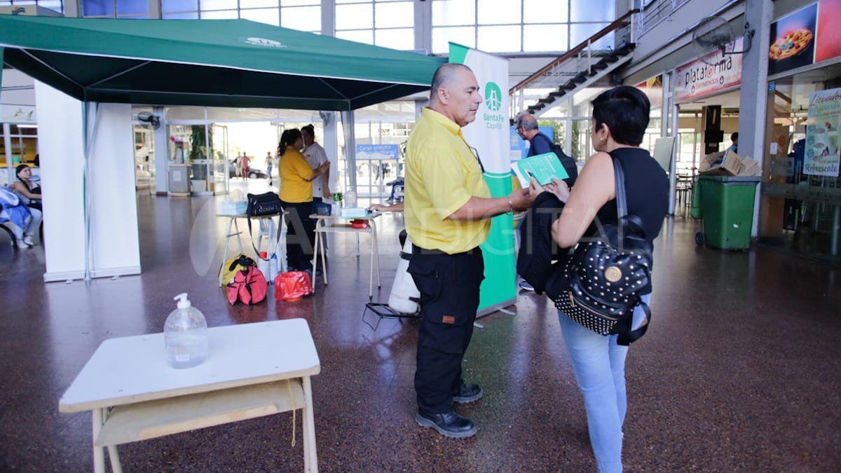 Cobem informa a los pasajeros en la Terminal de &oacute;mnibus
