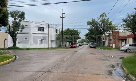 Dos personas salieron de su casa y a los diez minutos, ladrones ingresaron y se llevaron importantes objetos materiales: fue la tarde del jueves en barrio Fomento 9 de Julio. Dos personas salieron de su casa y a los diez minutos, ladrones ingresaron y se llevaron importantes objetos materiales: fue la tarde del jueves en barrio Fomento 9 de Julio.
