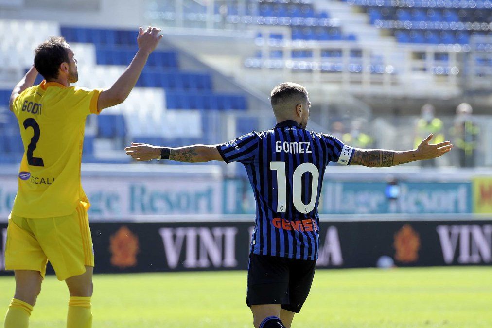 Alejandro Papu Gómez anotó un tanto en la goleada 5-2 del Atalanta ante el Cagliari por la Serie A.