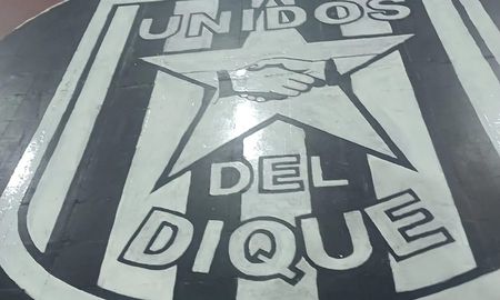 Un hombre de 46 años sufrió un infarto tras haber jugado al básquet y más tarde, falleció en el Hospital San Martín de La Plata. Un hombre de 46 años sufrió un infarto tras haber jugado al básquet y más tarde, falleció en el Hospital San Martín de La Plata.