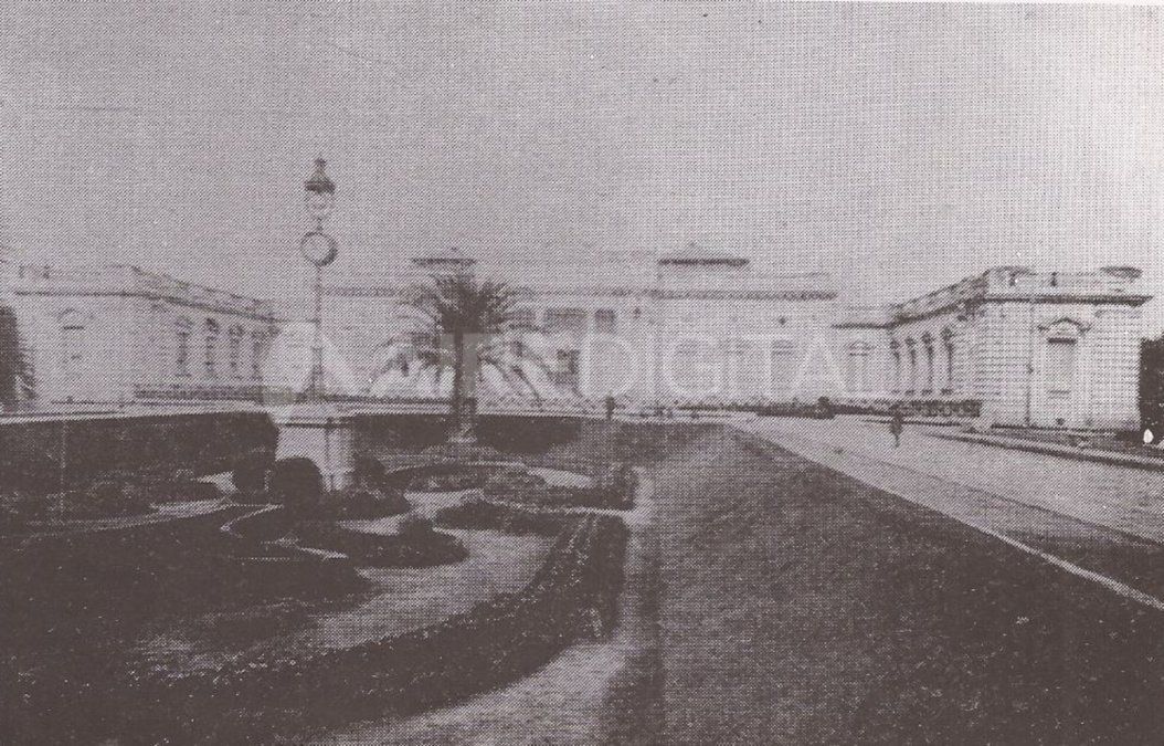Plaza Pringles el 9 de mayo de 1948. Las previas en la Legislatura aún se repiten siete décadas más tarde Plaza Pringles el 9 de mayo de 1948. Las previas en la Legislatura aún se repiten siete décadas más tarde