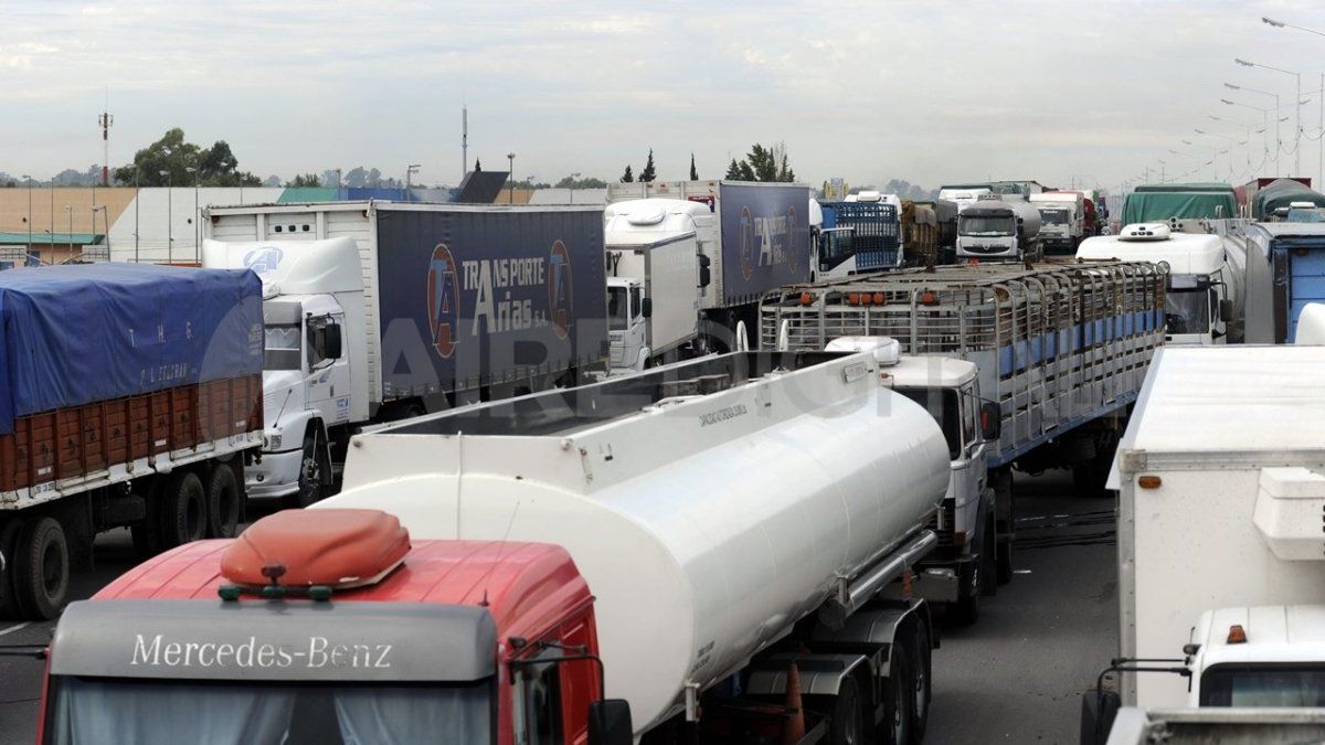 La Federación de Transportadores Argentinos (Fe.Tr.A.) convocó a un paro nacional de actividades este lunes 11 de abril desde las cero horas.