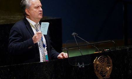 La Asamblea General de la ONU aprueba resolución que exige a Rusia cesar la guerra en Ucrania. La Asamblea General de la ONU aprueba resolución que exige a Rusia cesar la guerra en Ucrania.