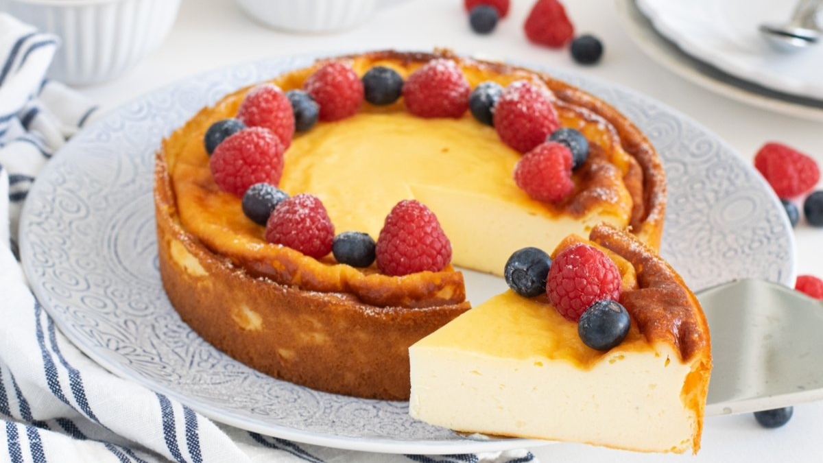 Tarta de yogur griego: la receta más sencilla para disfrutar de un postre rico y saludable