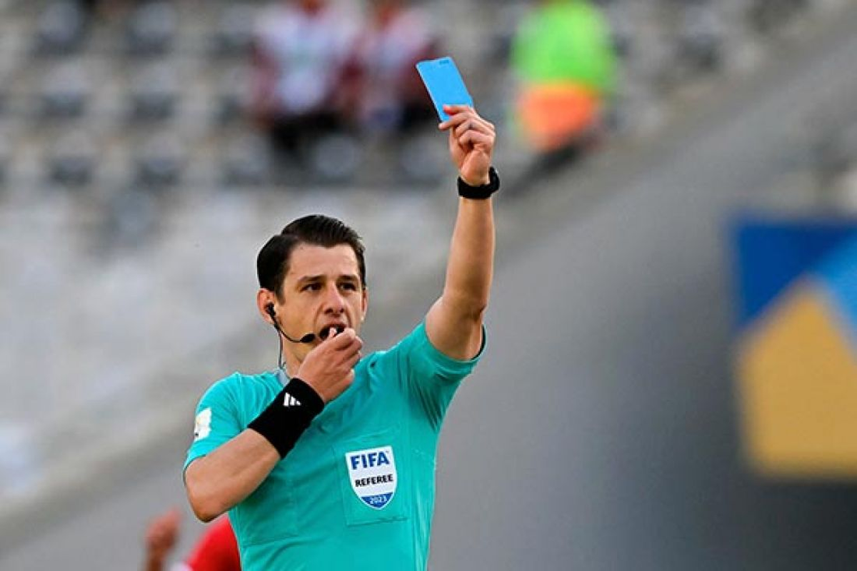 Gonzalo Bonadeo y la tarjeta azul en el fútbol. Gonzalo Bonadeo y la tarjeta azul en el fútbol.