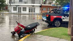 altText(Fuerte accidente entre un auto y una moto en Avenida Gorriti y Bernardo de Irigoyen)}