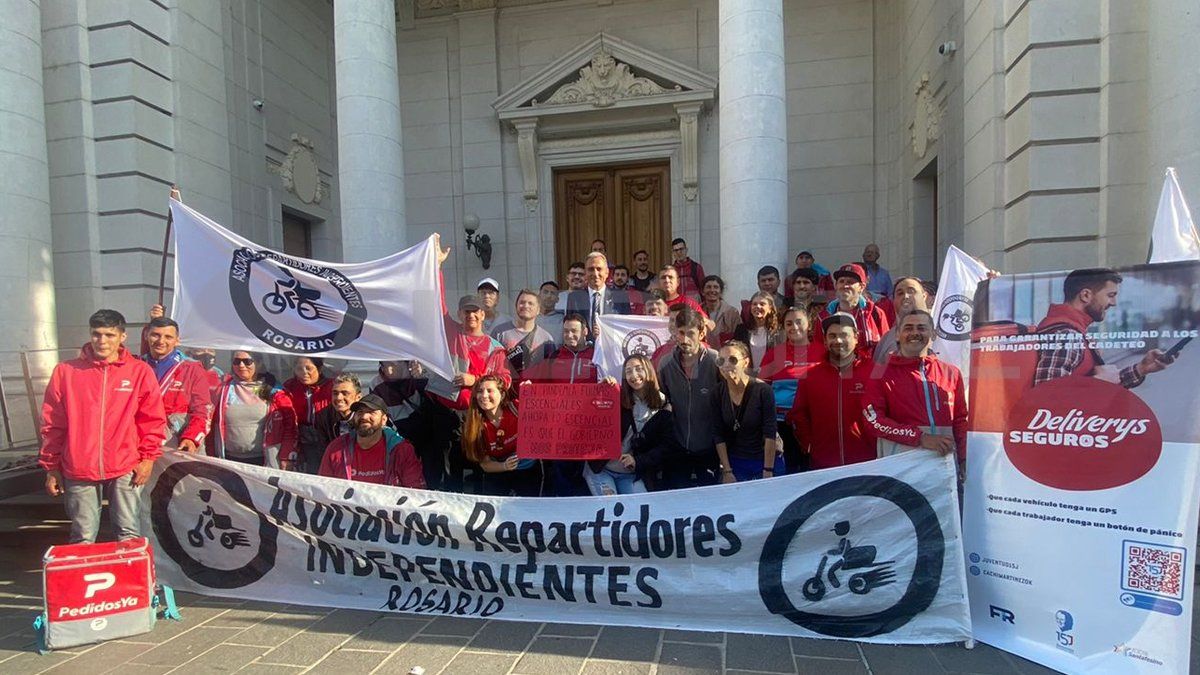 Repartidores de Santa Fe y Rosario acompañaron la media sanción en Diputados.