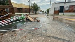 altText(Vecinos de barrio Chalet denuncian mal olor, plagas y socavón peligroso tras una fuga de agua)}