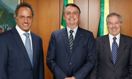 Daniel Scioli junto a Jair Bolsonaro y Felipe Solá en su primer encuentro en Brasil. Daniel Scioli junto a Jair Bolsonaro y Felipe Solá en su primer encuentro en Brasil.
