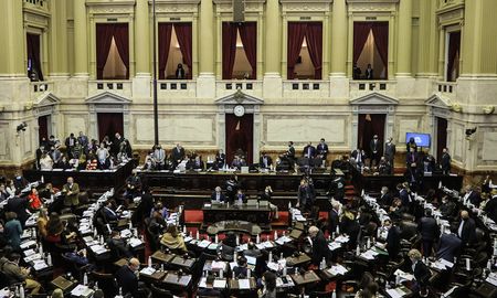 Se debatió durante tres horas y sumó 207 votos a favor; 11 en contra y 7 abstenciones. Se debatió durante tres horas y sumó 207 votos a favor; 11 en contra y 7 abstenciones.
