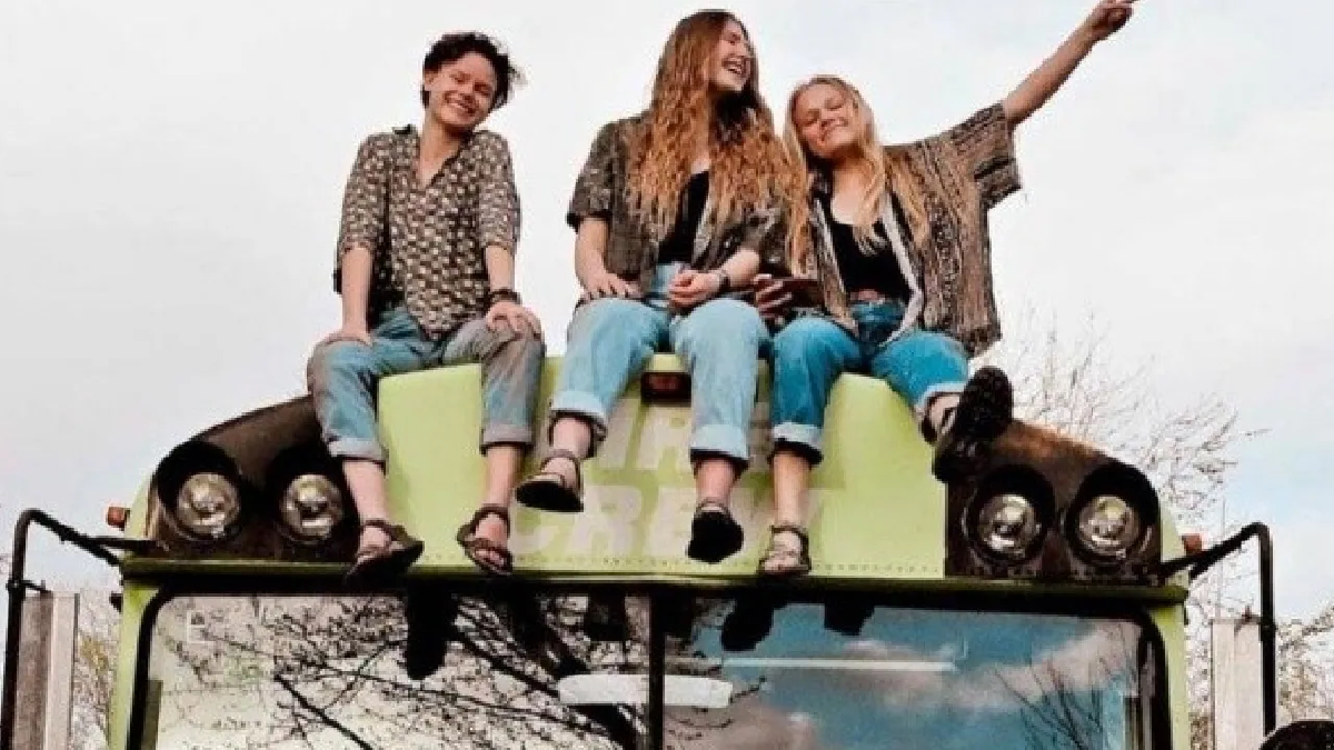 En un colectivo antiguo, se lanzaron a la aventura por el oeste de Estados Unidos.