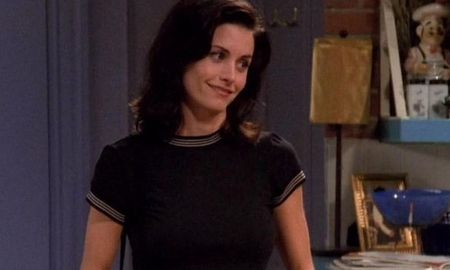 La actriz de Monica en Friends interpretó la introducción de la serie. La actriz de Monica en Friends interpretó la introducción de la serie.