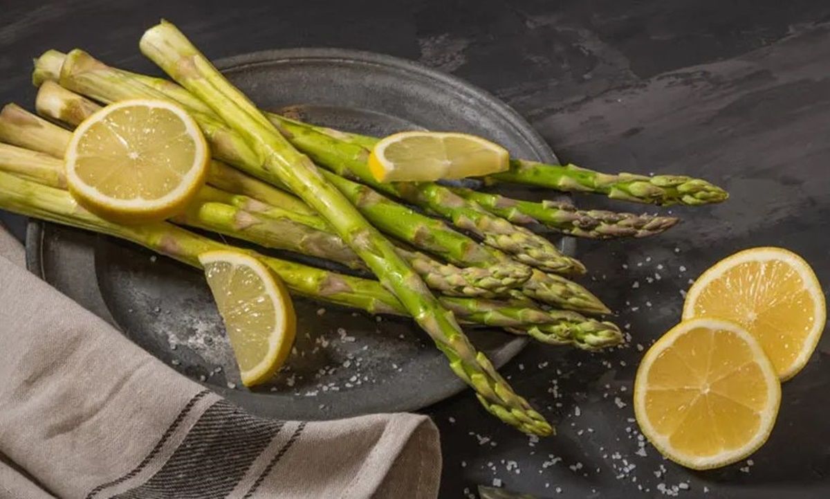 Consumir una dieta equilibrada que incluya espárragos puede contribuir a una ingesta adecuada de vitamina E y otros nutrientes esenciales para la salud. Consumir una dieta equilibrada que incluya espárragos puede contribuir a una ingesta adecuada de vitamina E y otros nutrientes esenciales para la salud.